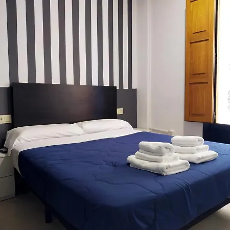Flats Friends Plaza De La Reina Βαλένθια