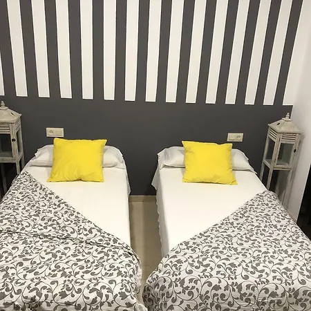 Πανσιόν Flats Friends Plaza De La Reina Βαλένθια