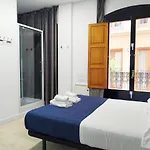 Flats Friends Plaza De La Reina 4*