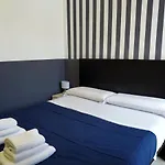 Flats Friends Plaza De La Reina Affittacamere 4*