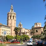 Flats Friends Plaza De La Reina