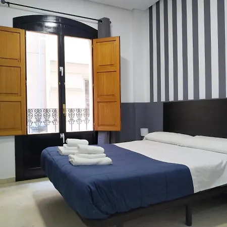 Flats Friends Plaza De La Reina 4*