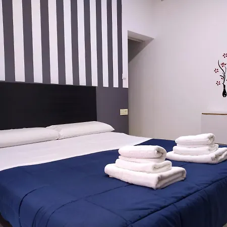 Flats Friends Plaza De La Reina Гостевой дом Валенсия