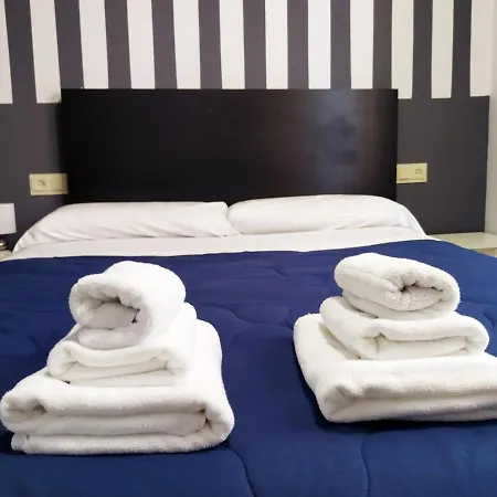 Flats Friends Plaza De La Reina Gæstehus 4*