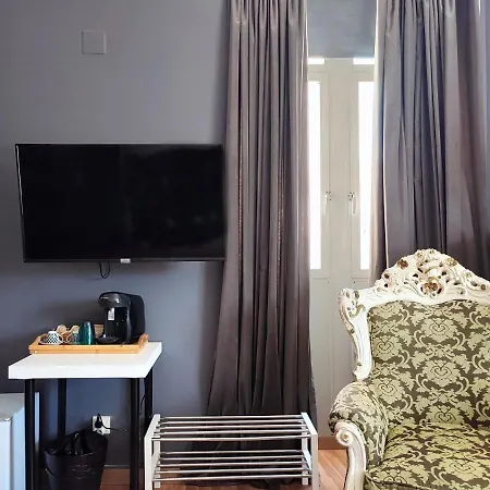 Гостевой дом Flats Friends Plaza De La Reina 2*