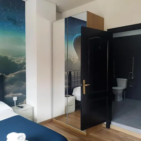 Flats Friends Plaza De La Reina 招待所